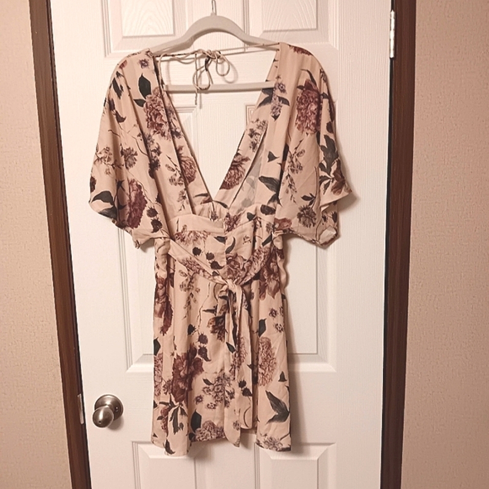 Tropical Floral Plunging V - Neck Open Tie Back Summer Short Dress Flowy Sleeve - Picture 10 of 13